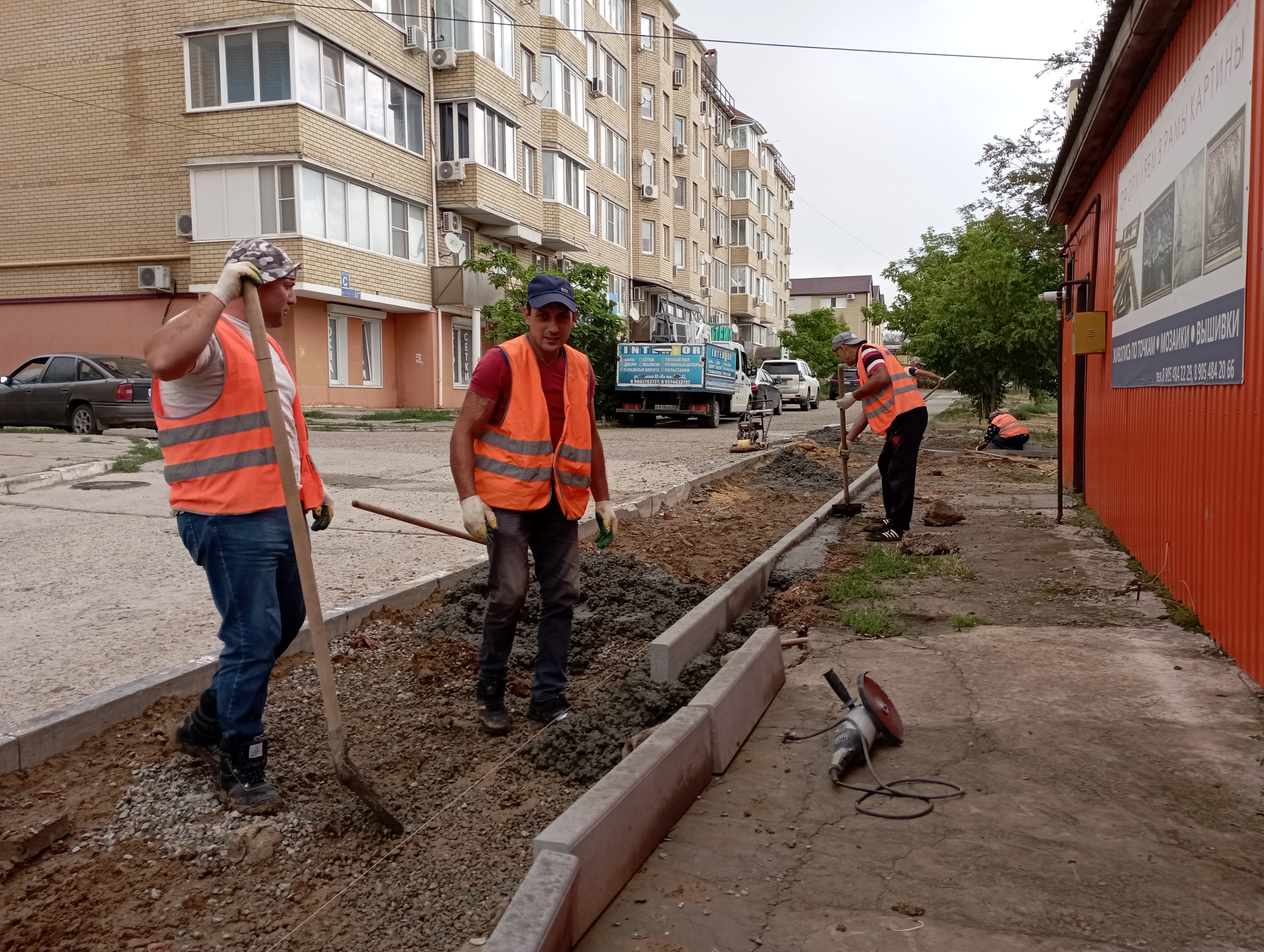 Одеваются в асфальт | 23.08.2022 | Новости Элисты - БезФормата